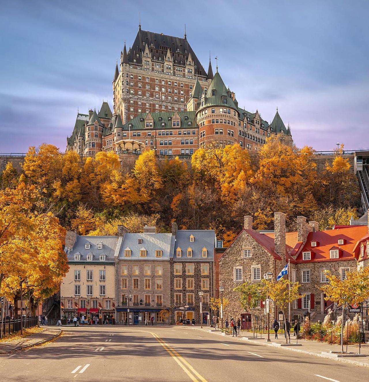 Initial - James Bond 007 - Centre Ville De Quebec Quebeque Exterior foto